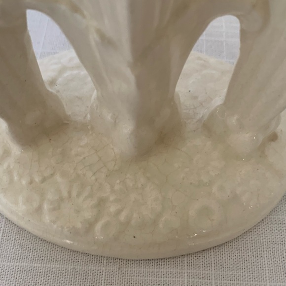 VINTAGE JAPANESE VASE | Fluted Edged Three Finger Vase with Floral Motifs - Picture 5 of 7